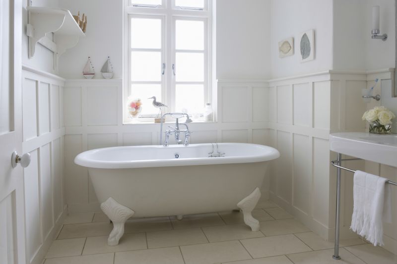 Vintage-style Bathtub